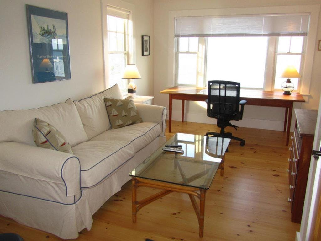 Image 3 - 7 Bedroom Rental in Vineyard Haven, West Chop - Sleeps 15