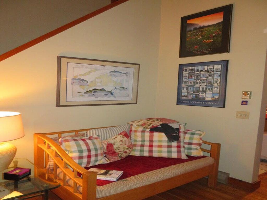 Image 3 - 2 Bedroom Rental in Oak Bluffs, Other - Sleeps 6