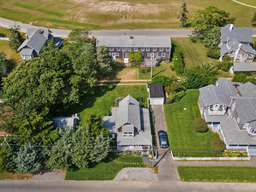 Image 3 - 11 Canonicus Avenue
