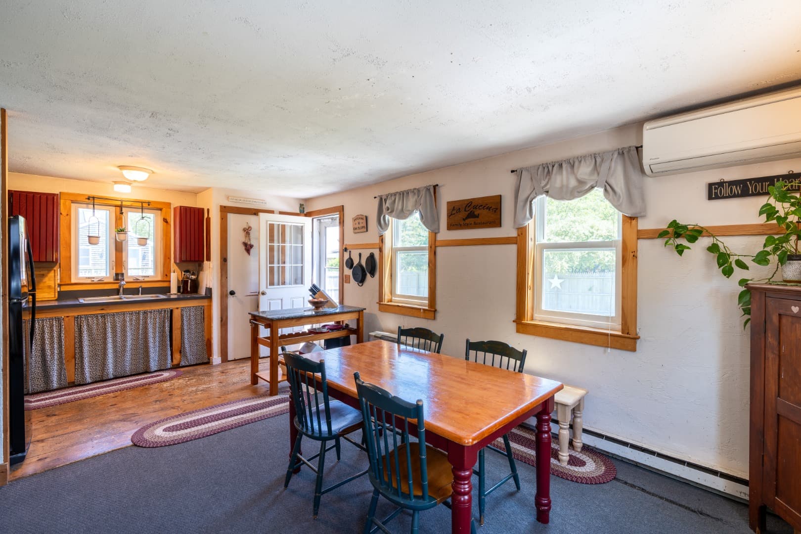 Image 3 - 27 Hitchings Circle