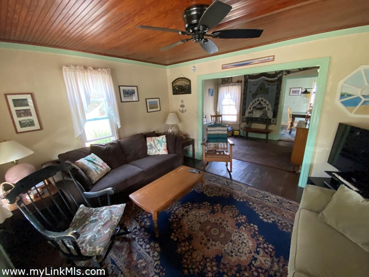 Image 3 - 55 Tuckernuck Avenue
