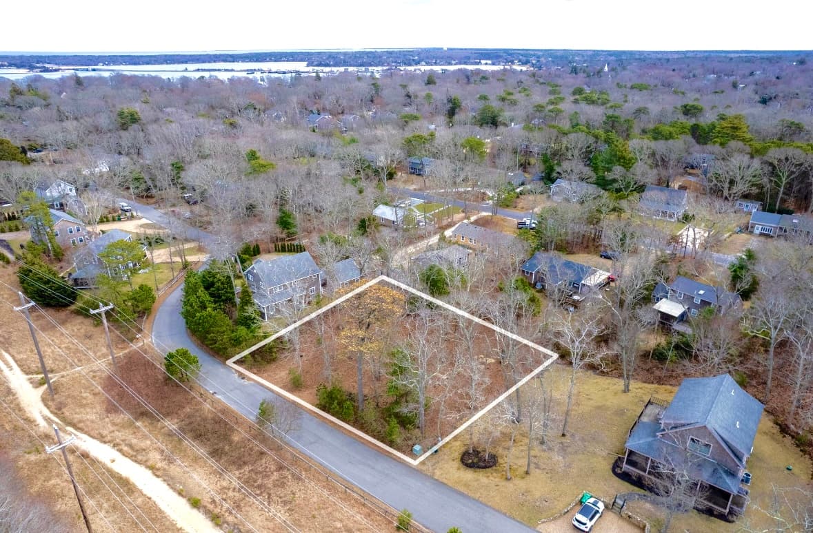 00 Tashmoo Avenue @ Baylis Woods