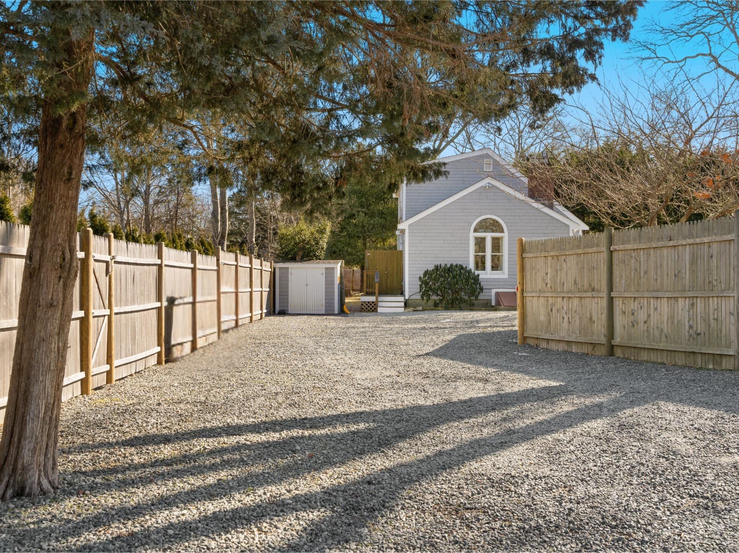 Image 2 - 2 Upper Douglas Lane