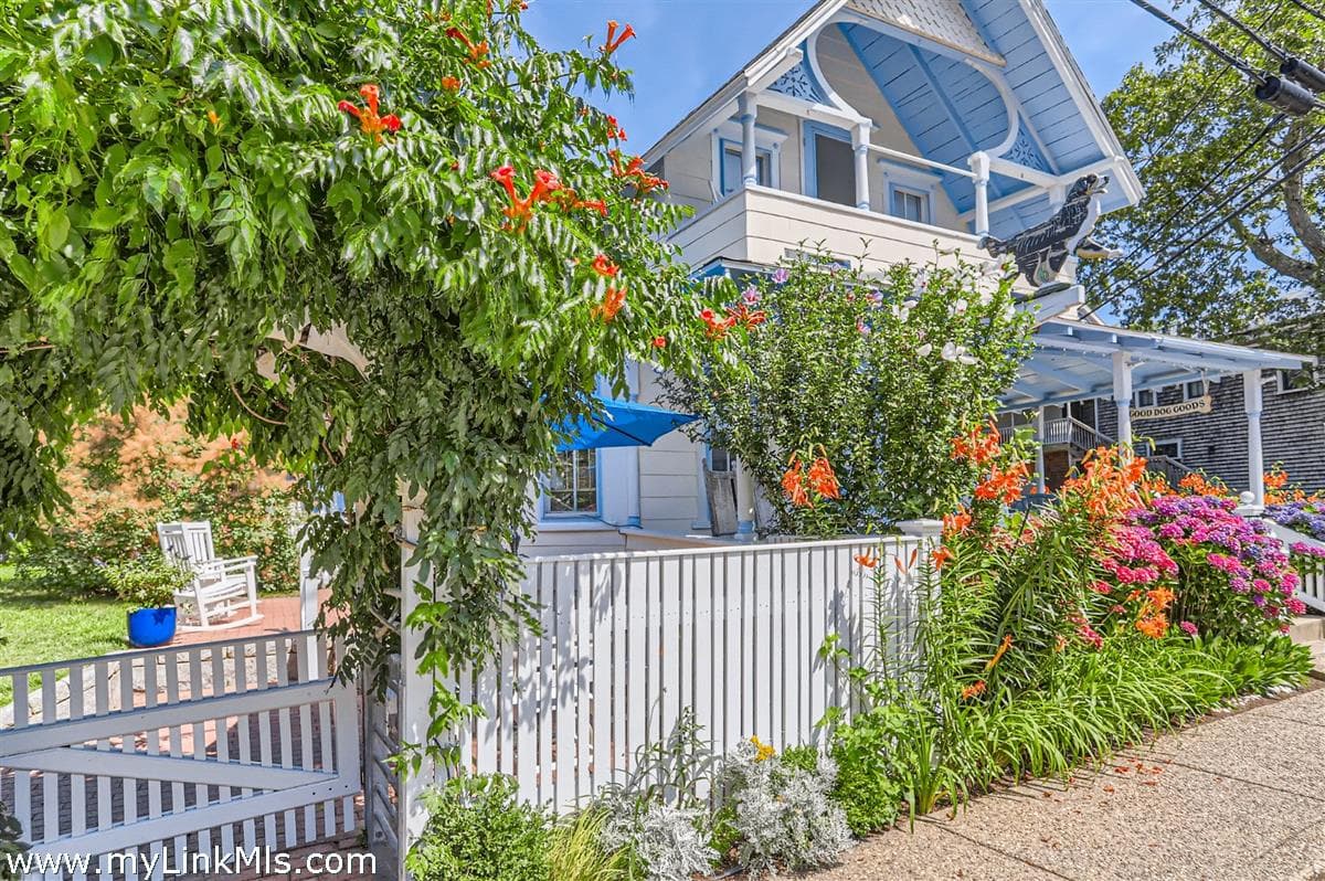 79-circuit-avenue-oak-bluffs-ma-02557-42960