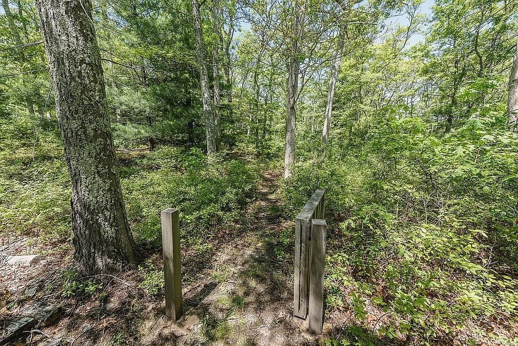Image 3 - 211 Edgartown Road