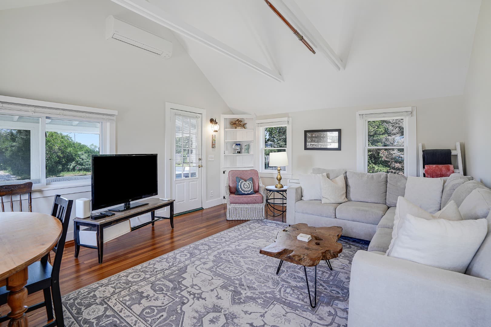 Image 2 - 32 Beach Road
