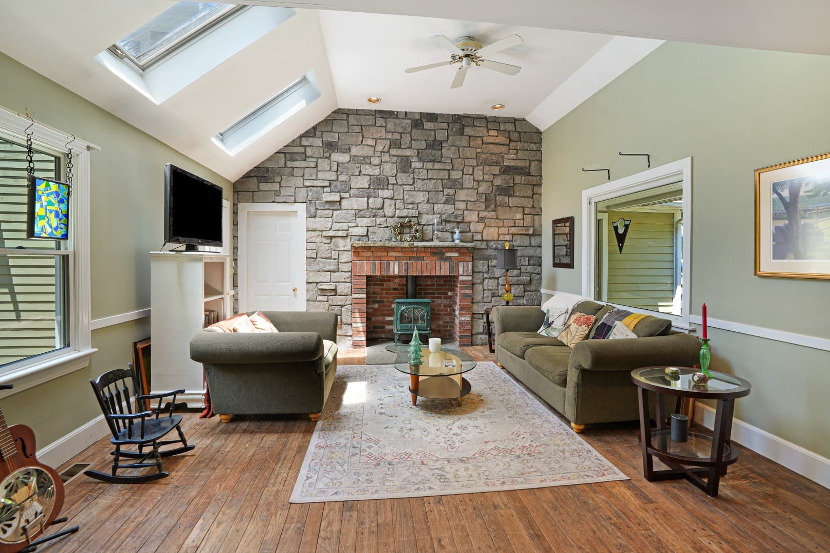 Image 3 - 44 Tiffany Drive
