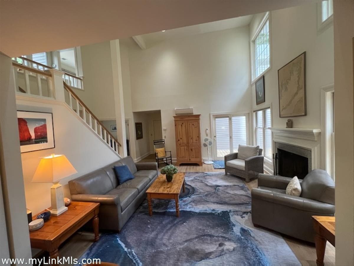 Image 2 - 200 Sandpiper Lane 11