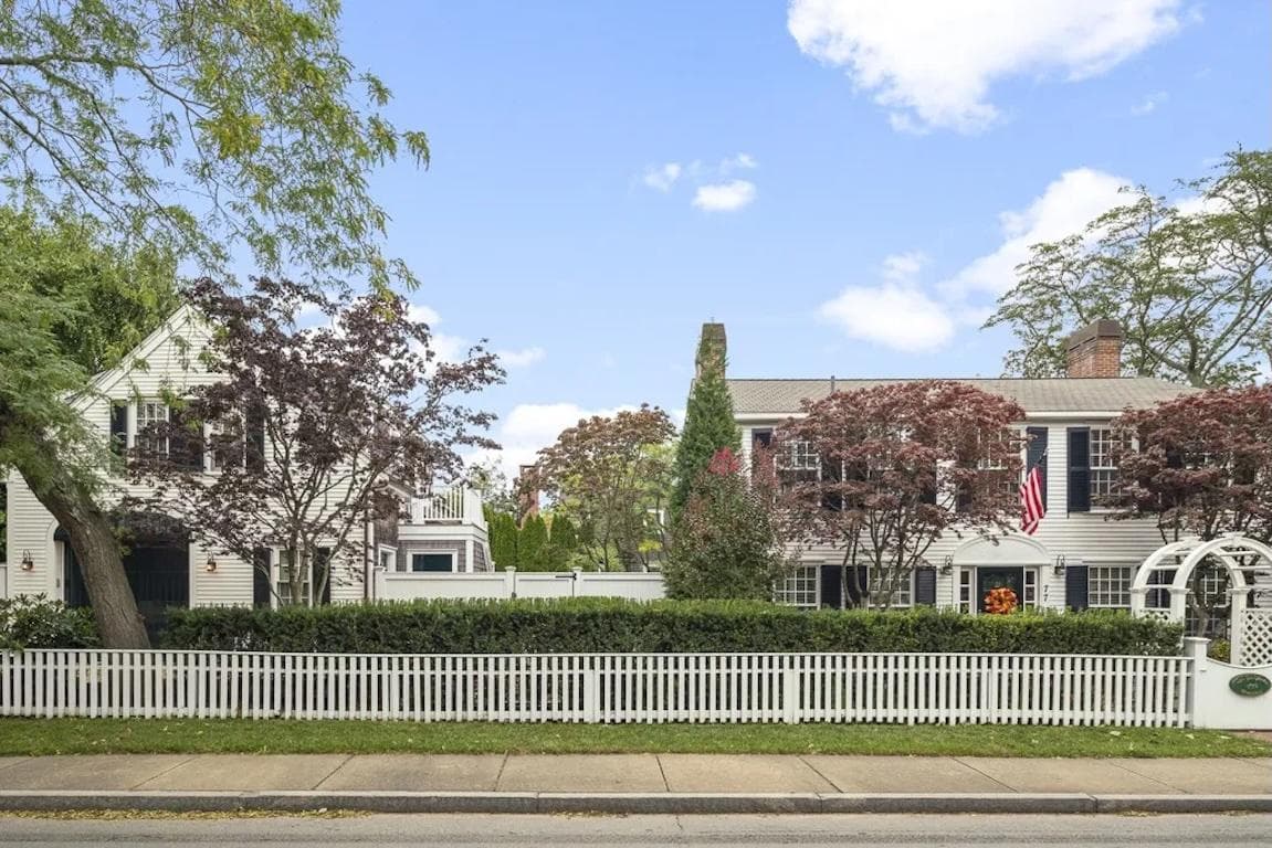 Image 1 - 5 Bedroom Rental in Edgartown, Other - Sleeps 10