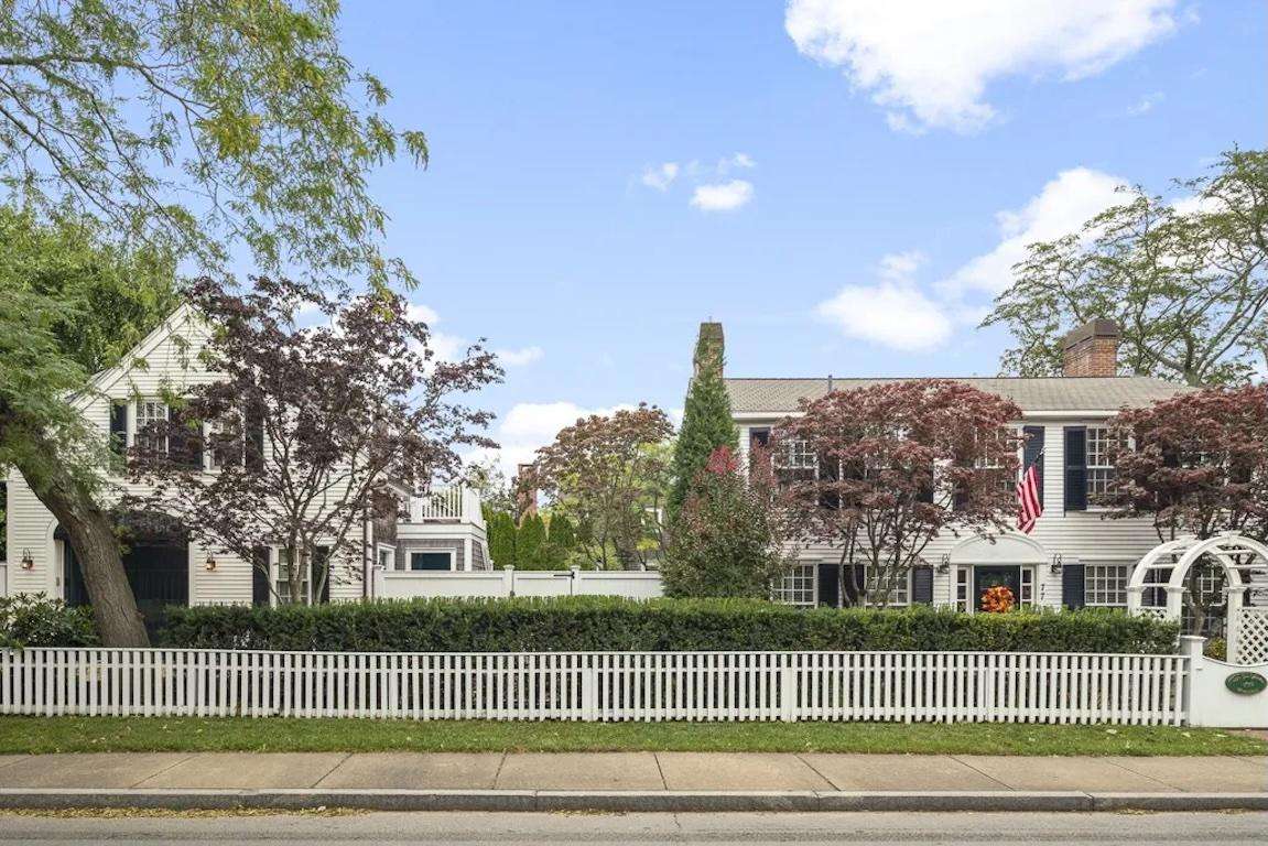 77 Cooke Street, Edgartown