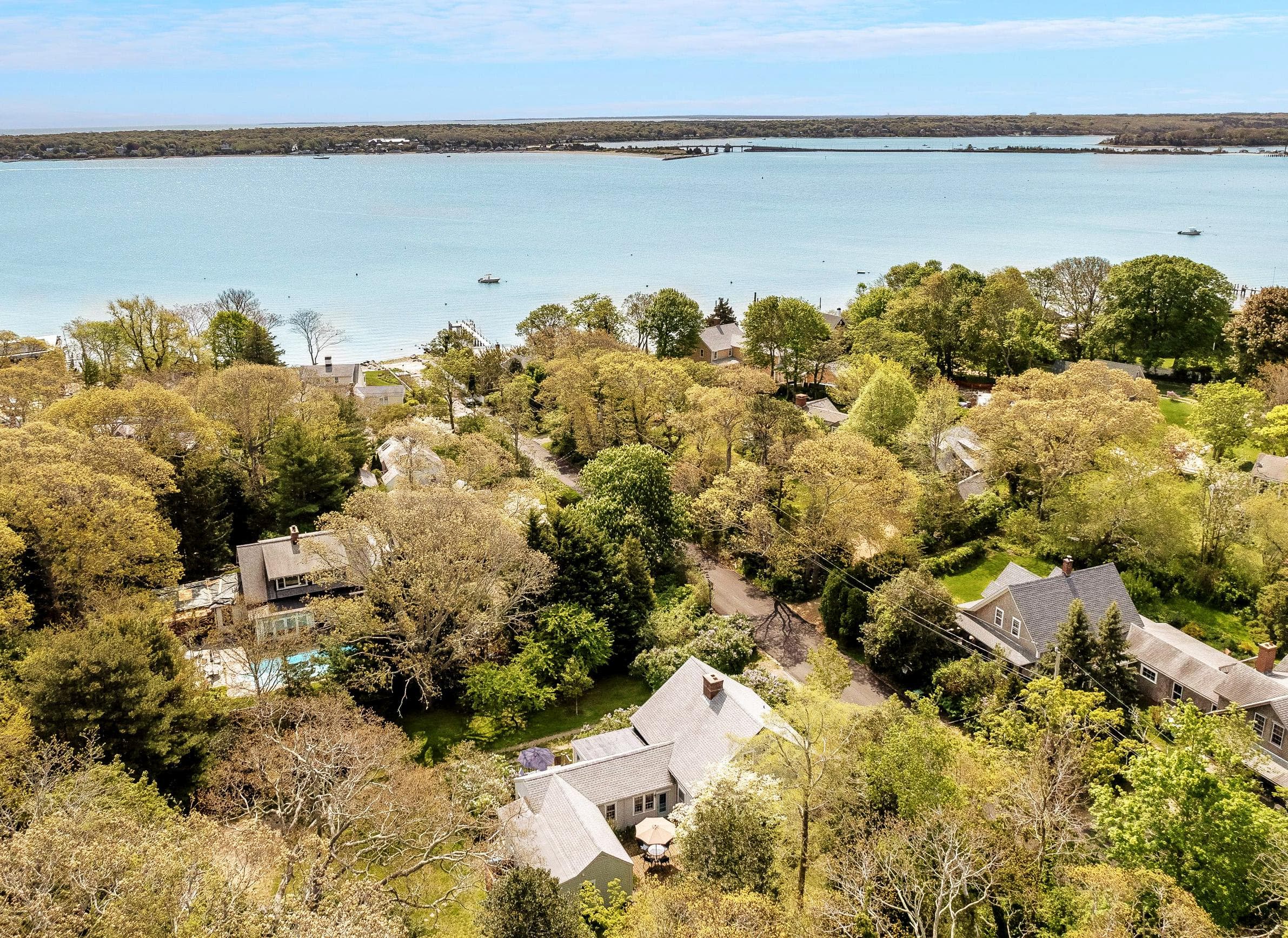 Image 1 - 6 Bedroom Rental in Vineyard Haven, Other - Sleeps 12