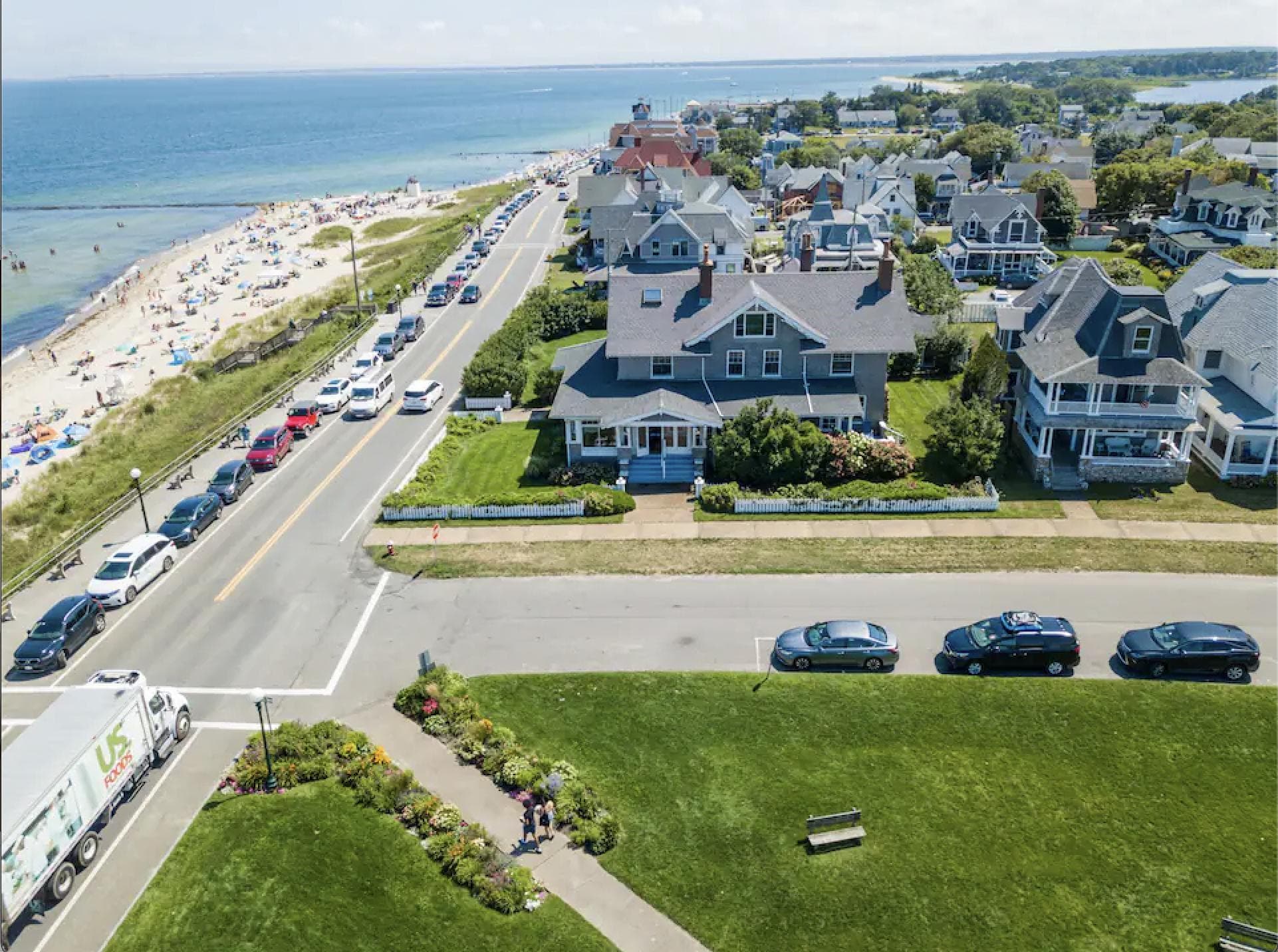 Image 2 - 7 Bedroom Rental in Oak Bluffs, Downtown - Sleeps 14