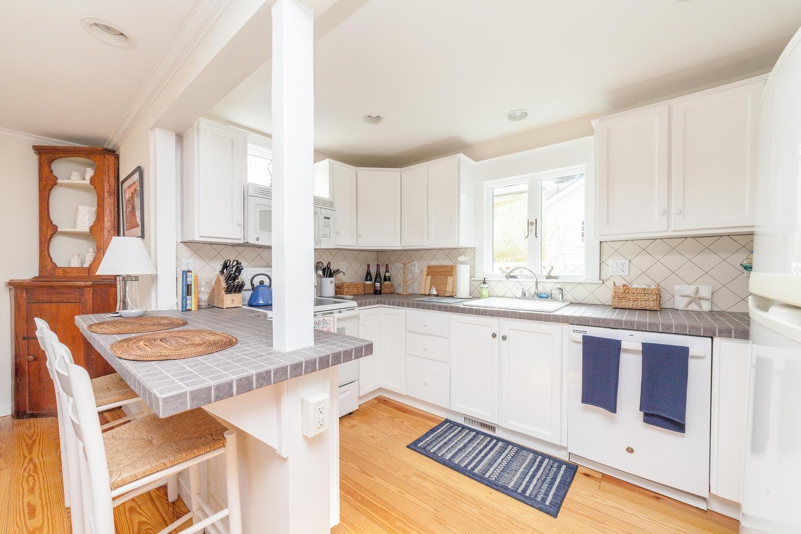 Image 2 - 5 Bedroom Rental in Edgartown, Downtown - Sleeps 9