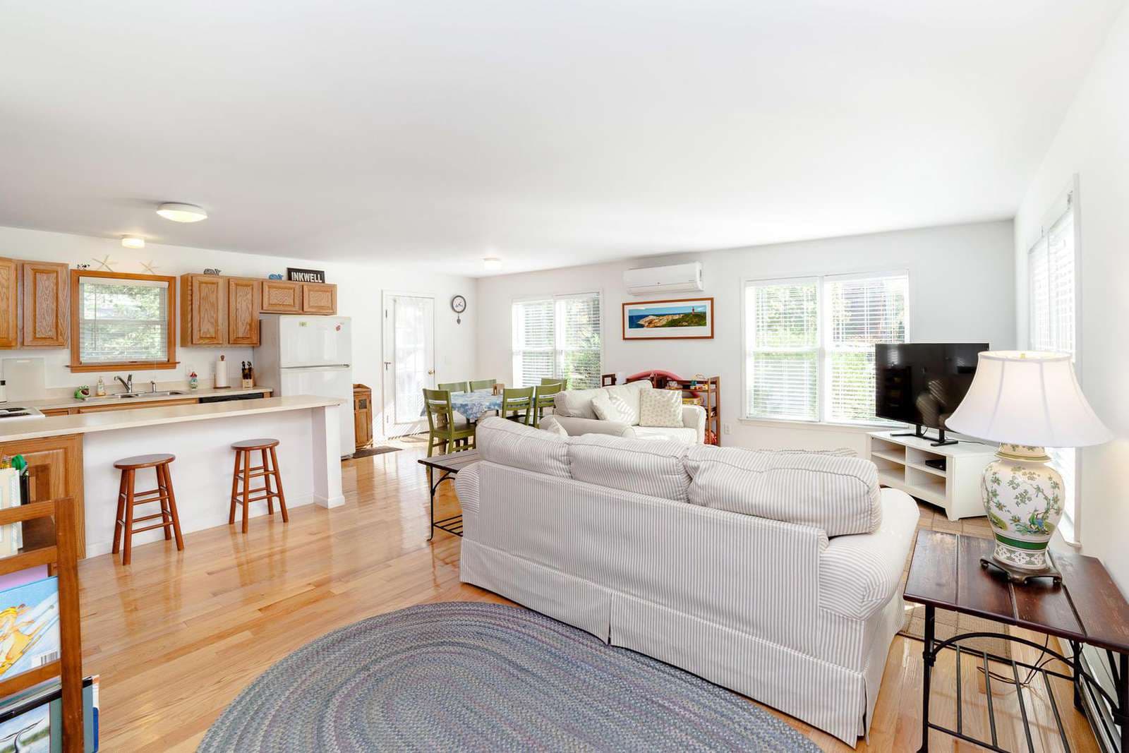 3-bedroom-rental-in-oak-bluffs-sleeps-6-90601