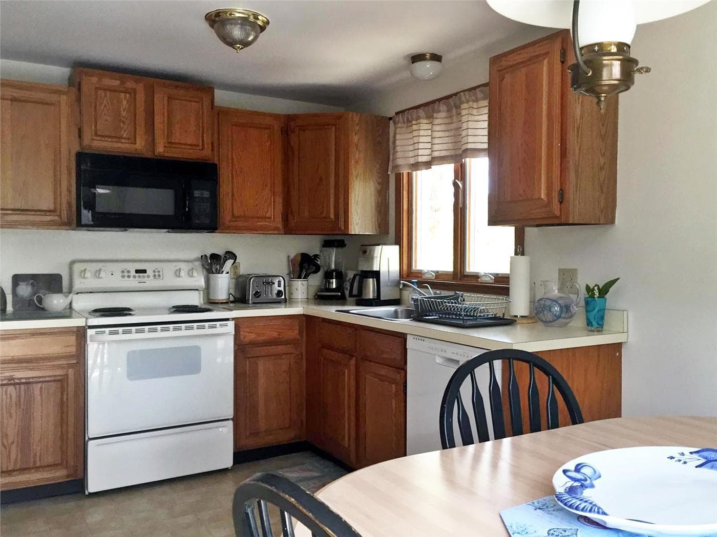 Image 2 - 4 Bedroom Rental in Oak Bluffs, Other - Sleeps 8