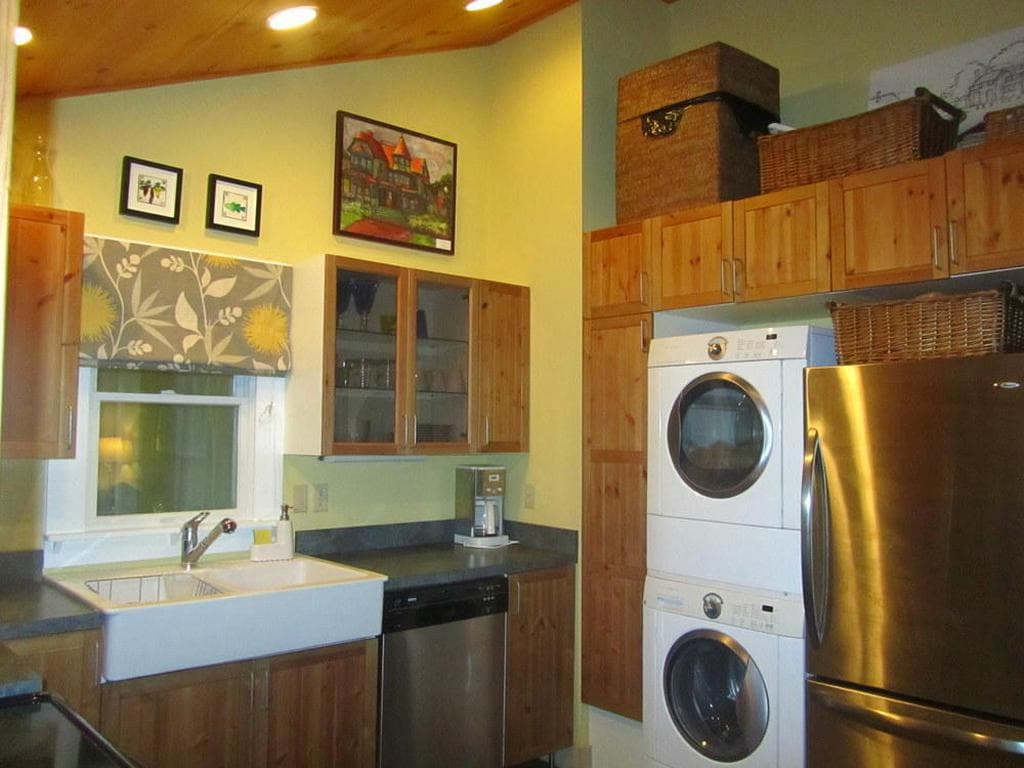Image 3 - 2 Bedroom Rental in Oak Bluffs, Other - Sleeps 6