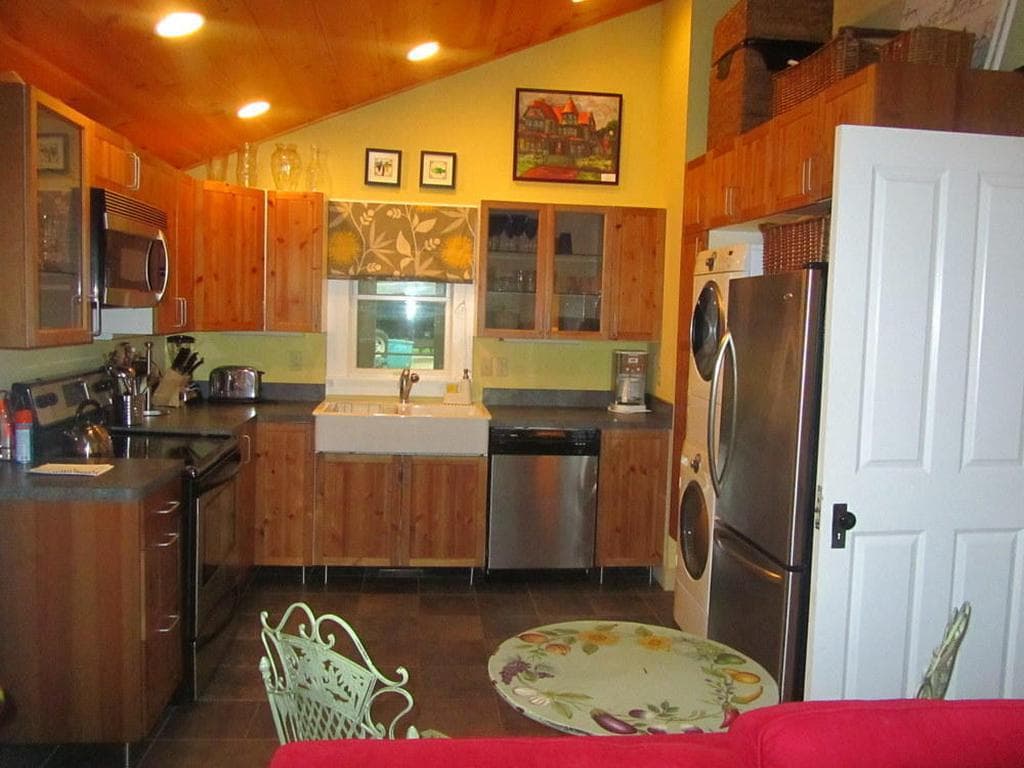 Image 2 - 2 Bedroom Rental in Oak Bluffs, Other - Sleeps 6