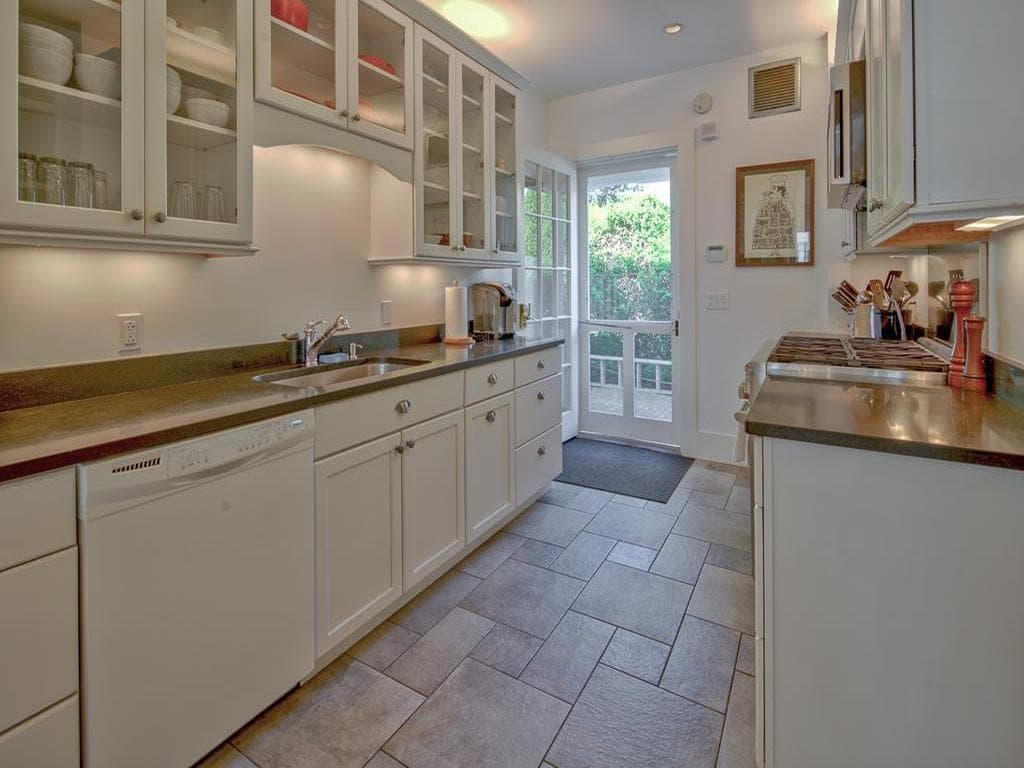 Image 3 - 12 Bedroom Rental in Edgartown, Other - Sleeps 25