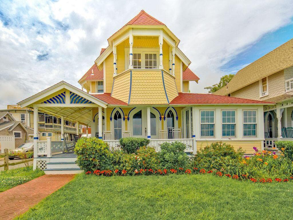 Image 1 - 6 Bedroom Rental in Oak Bluffs, Downtown - Sleeps 12