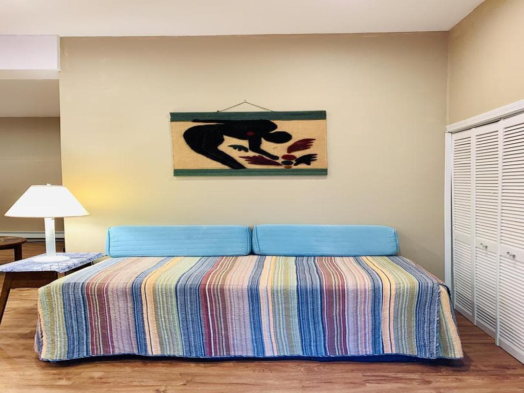 Image 1 - 5 Bedroom Rental in Vineyard Haven, Other - Sleeps 10