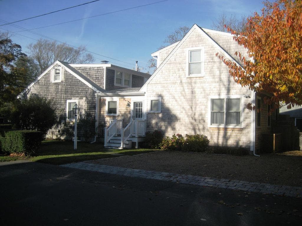 Image 1 - 5 Bedroom Rental in Edgartown, Other - Sleeps 10