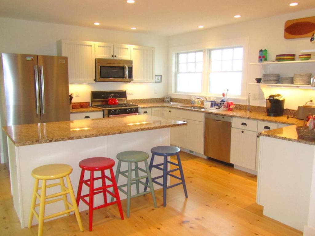 Image 2 - 7 Bedroom Rental in Vineyard Haven, West Chop - Sleeps 15