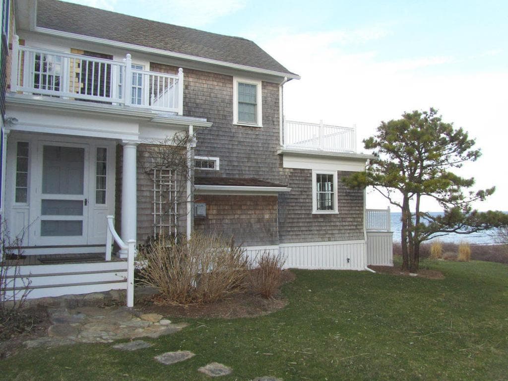 Image 1 - 7 Bedroom Rental in Vineyard Haven, West Chop - Sleeps 15