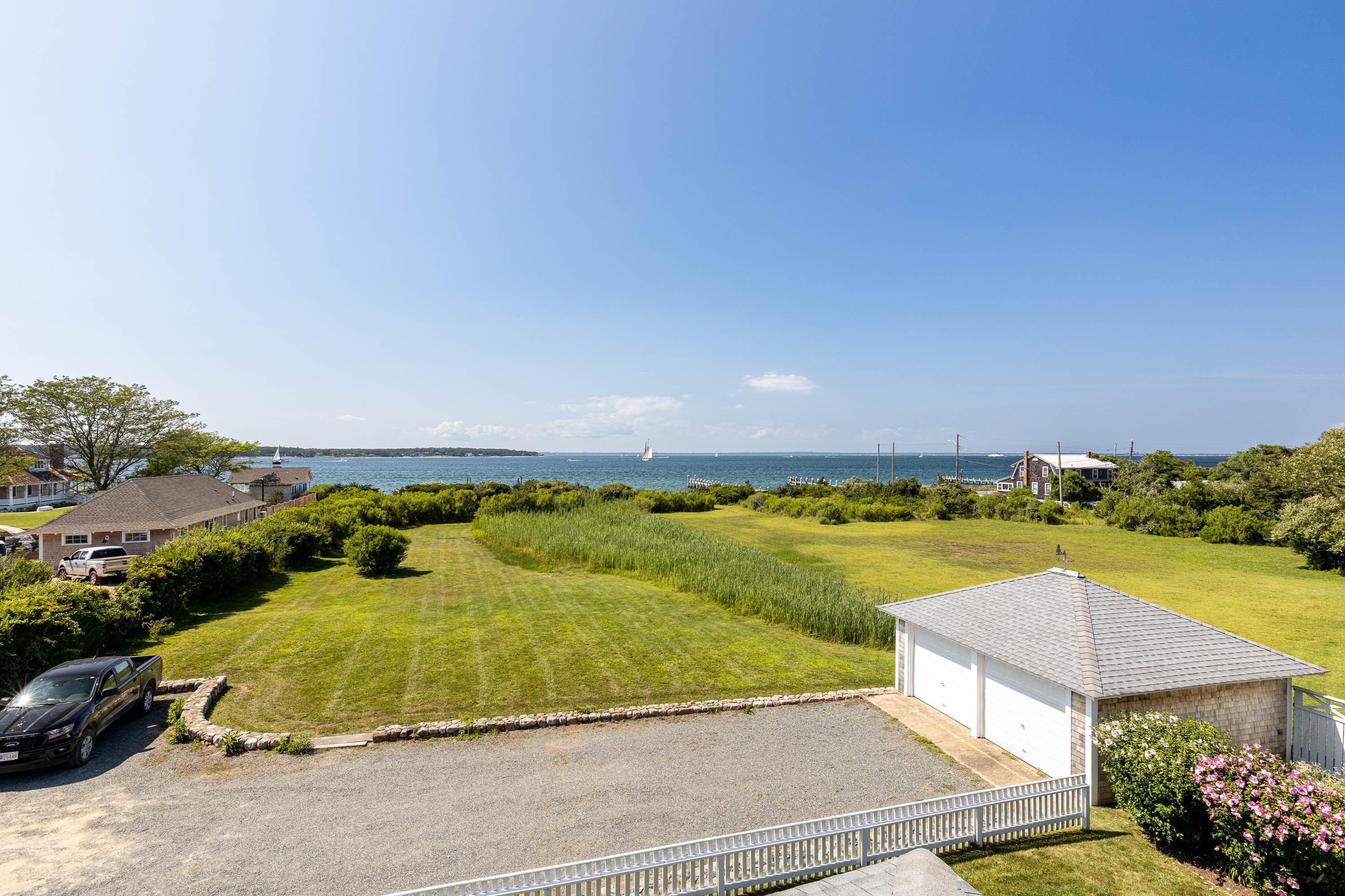 Image 2 - 4 Bedroom Rental in Oak Bluffs, East Chop - Sleeps 7