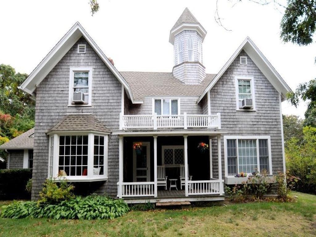 Image 1 - 5 Bedroom Rental in Oak Bluffs, East Chop - Sleeps 10