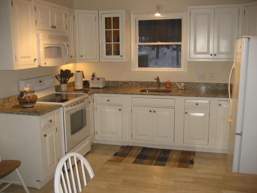 Image 2 - 2 Bedroom Rental in Vineyard Haven, West Chop - Sleeps 4