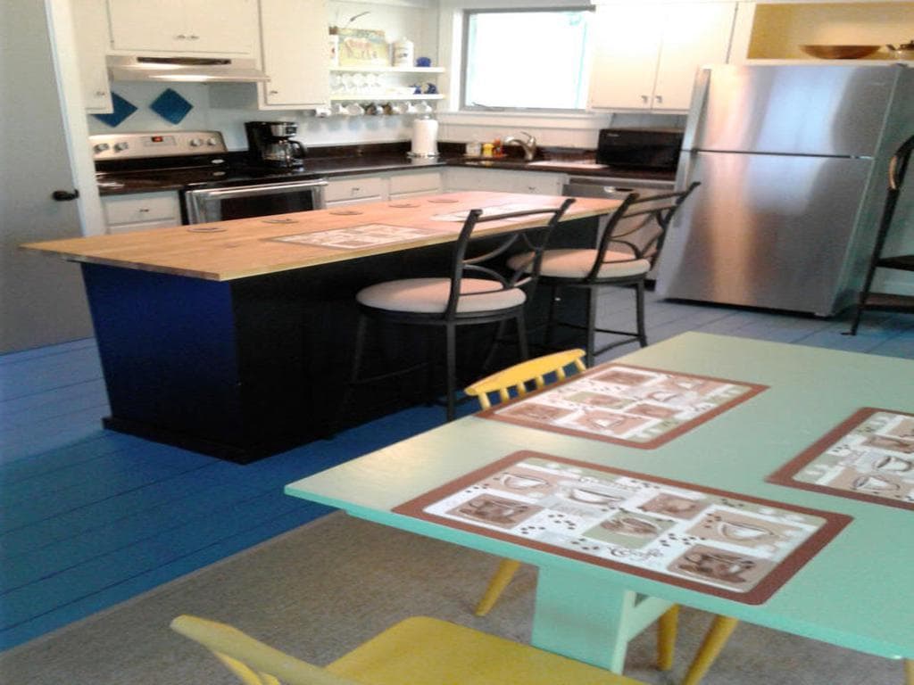 Image 2 - 3 Bedroom Rental in Oak Bluffs, Other - Sleeps 8