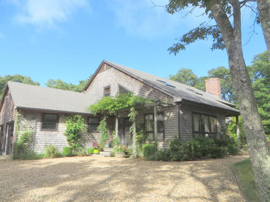 Image 1 - 4 Bedroom Rental in Oak Bluffs, Other - Sleeps 8