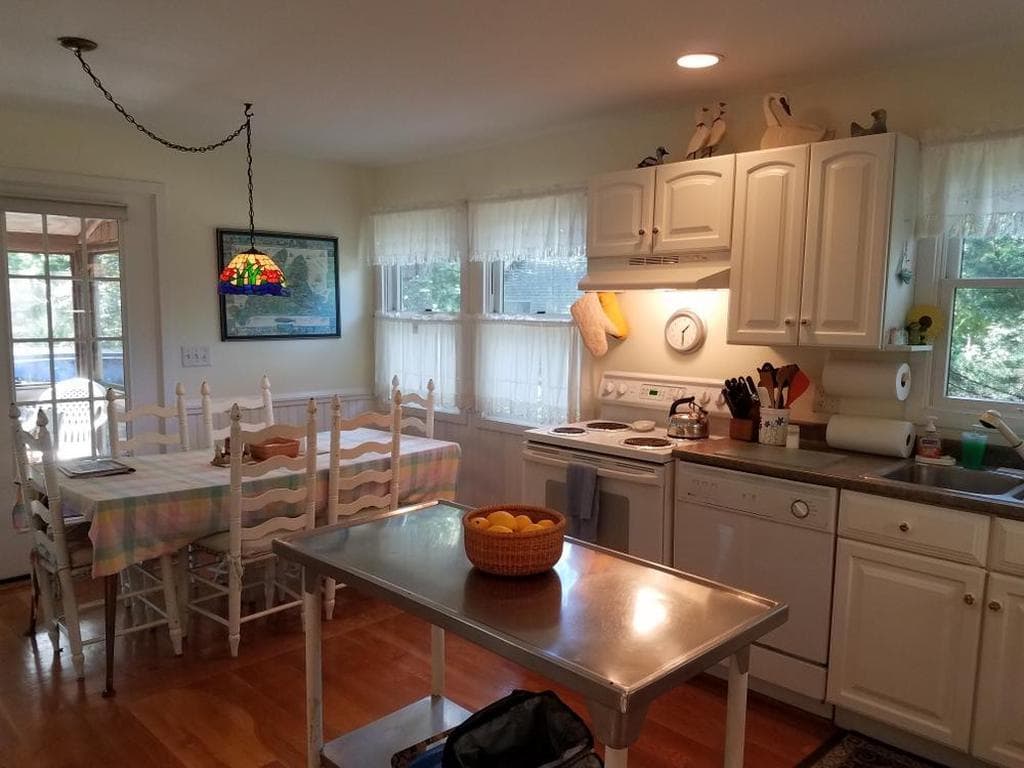 Image 2 - 3 Bedroom Rental in Oak Bluffs, Other - Sleeps 5