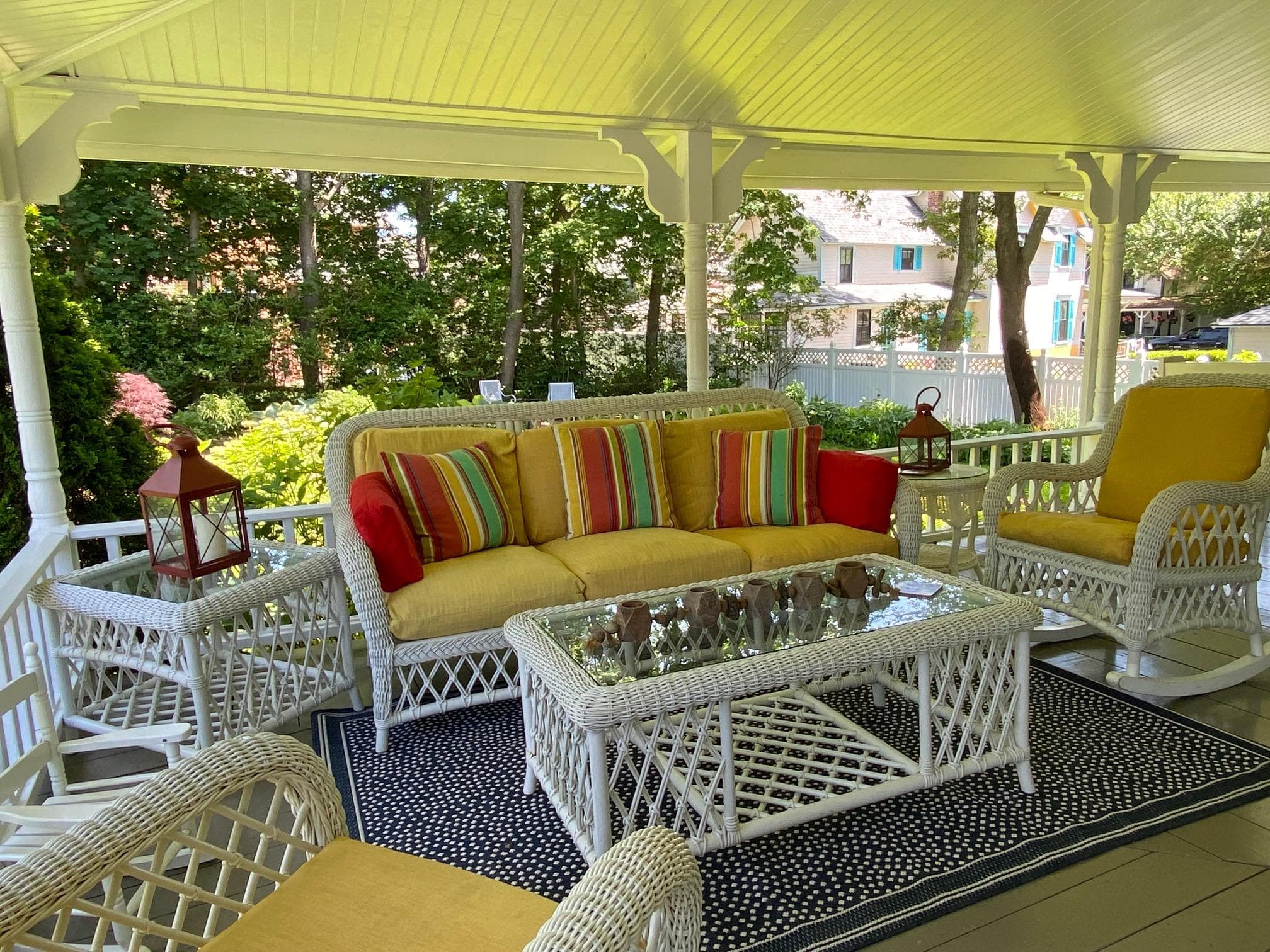 Image 3 - 5 Bedroom Rental in Oak Bluffs, Copeland District - Sleeps 10