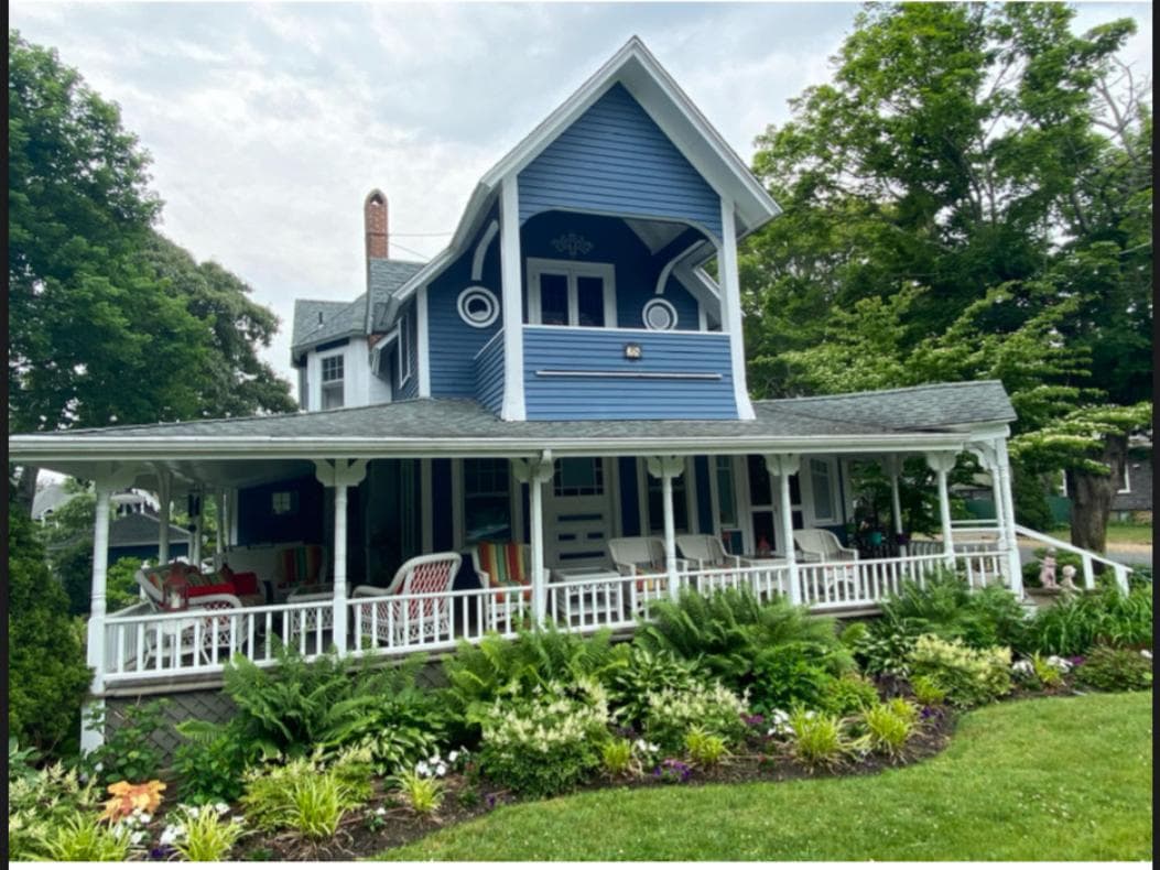 Image 1 - 5 Bedroom Rental in Oak Bluffs, Copeland District - Sleeps 10
