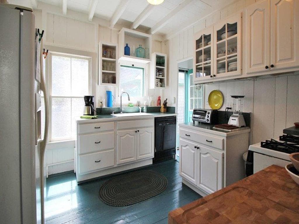 Image 3 - 4 Bedroom Rental in Oak Bluffs, Copeland District - Sleeps 8