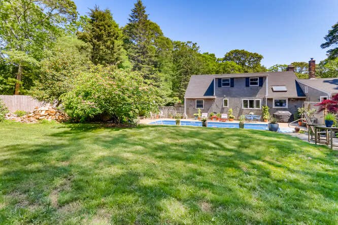 377 State Road, West Tisbury MA 02575