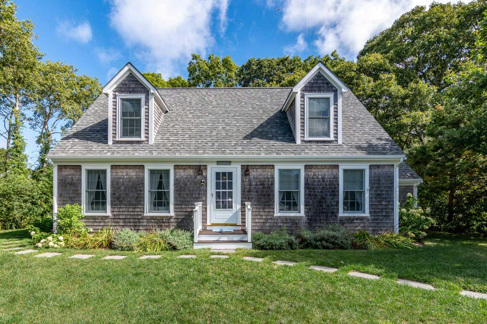 196 Spring Hill Road, Vineyard Haven MA 02568