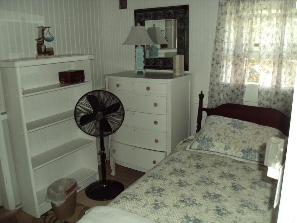 Image 3 - 4 Bedroom Rental in Oak Bluffs, Campgrounds - Sleeps 8